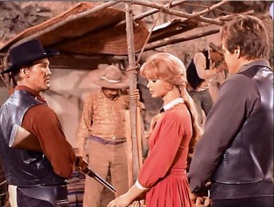 season 9 The Stronghold Candy and Lisa (Lynda Day) chat - until Josh (Michael Witney) shows up. .jpg