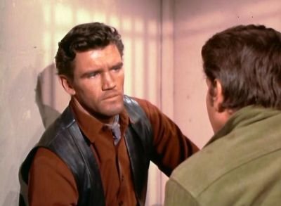 oe explains that he got arrested on purpose - to help keep Candy alive. season 9 Trouble town.jpg