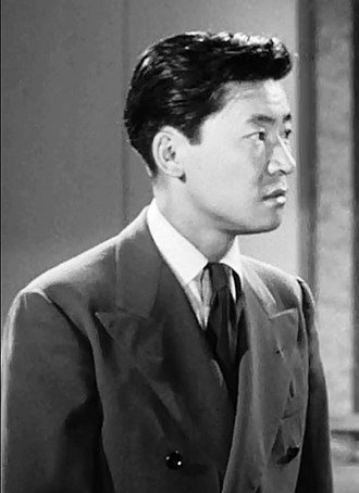 330px-Dangerous_Money_(1946)_-_Victor_Sen_Yung_(cropped).jpg