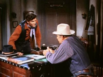 Candy tries to convince Roy that something's not right where Beaudry is concerned. season 10 Yonder man.jpg